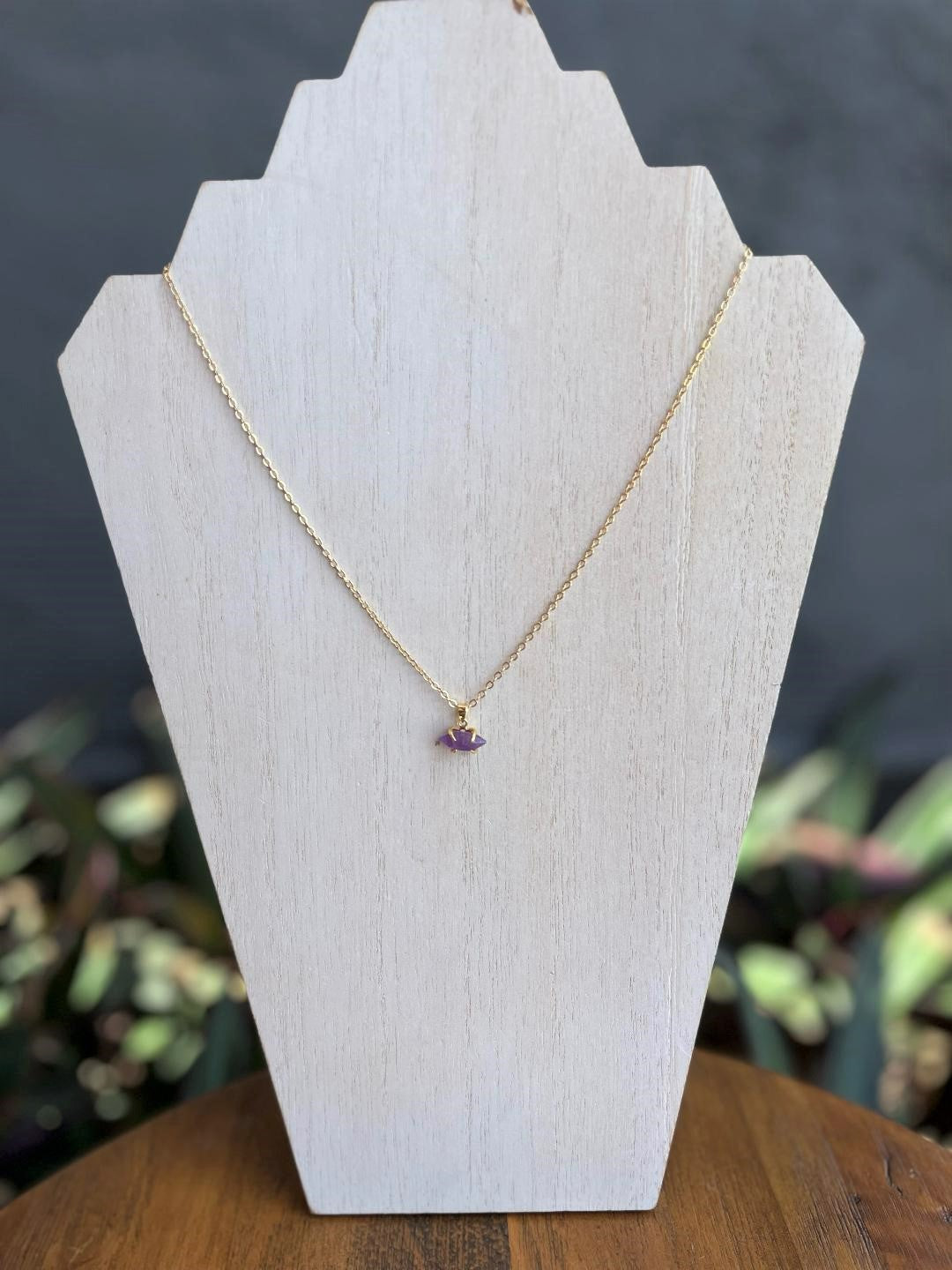 Gold Claw Necklace - Amethyst